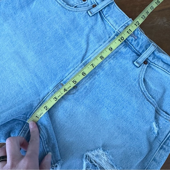 Abercrombie & Fitch high rise Mom Short Distressed Light Blue Denim 29/8 4” - Picture 4 of 8